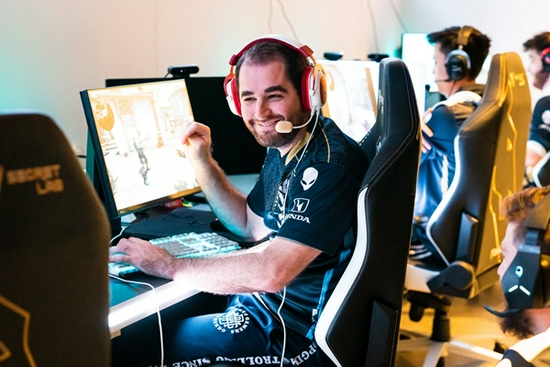 Yandex勇夺DOTA2梦幻联赛桂冠